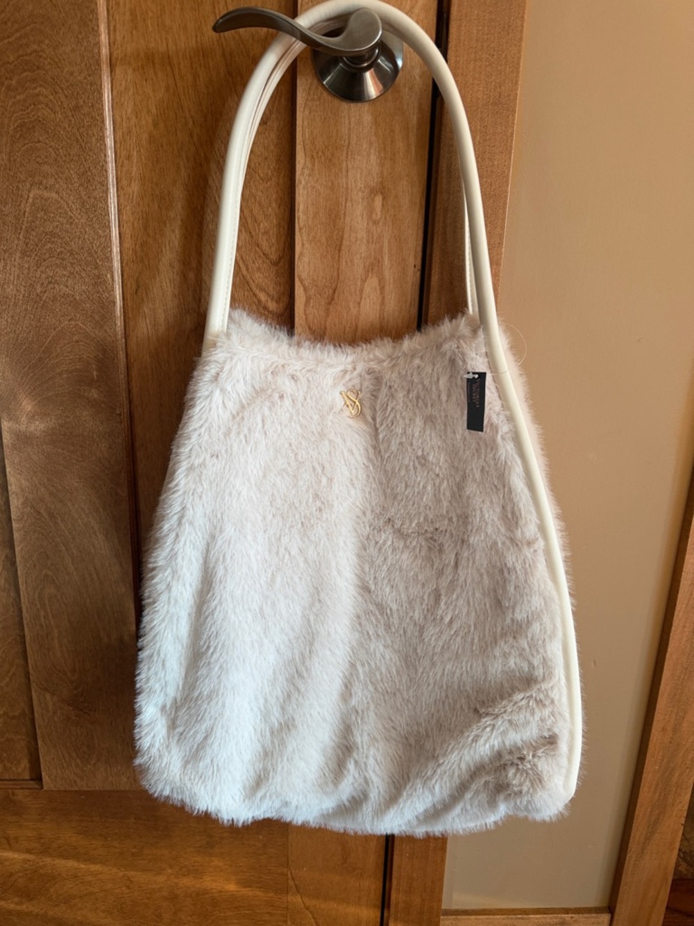 NWT Victoria's Secret Plush Cream soft Faux Fur Shoulder Bag with Padded Handles